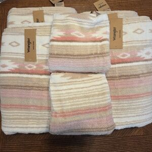 Nwt Wrangler Bath Towel Set Of 6 Coyote Sands Pink